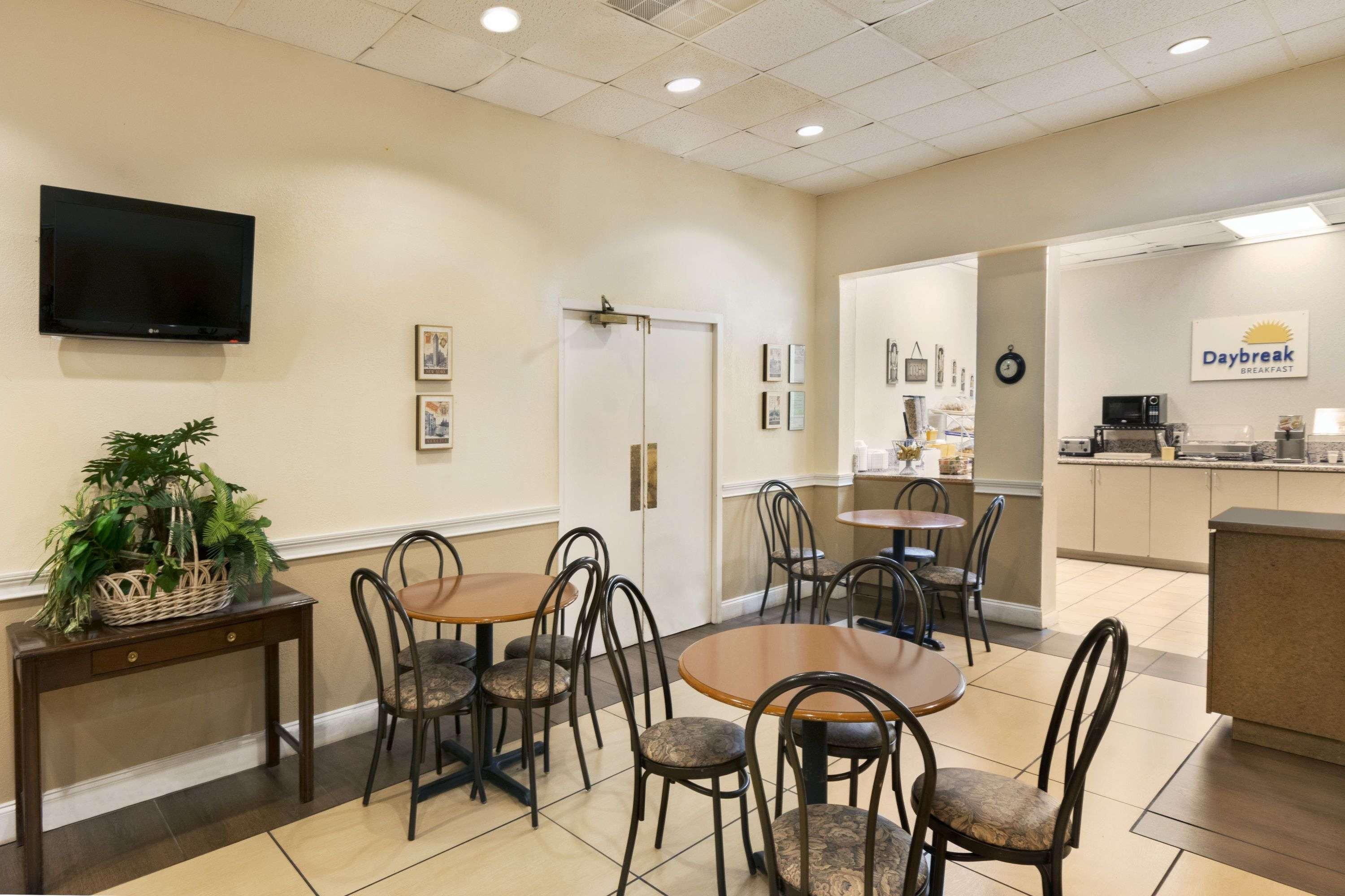 Days Inn By Wyndham Birmingham Al هوفر المظهر الخارجي الصورة